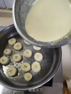 Make Caramel banana cake step 5