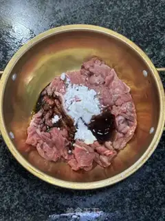 Make Beef fried noodles step 1