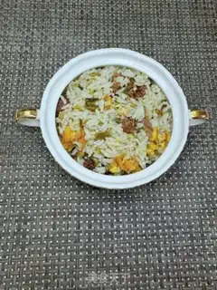 Make Snow beef fried rice step 12
