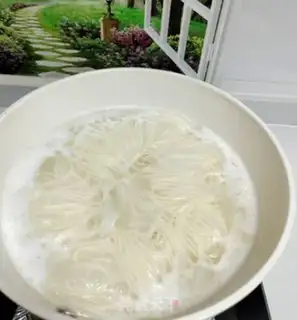 Make Onion noodles step 1