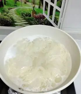 Make Onion noodles step 2