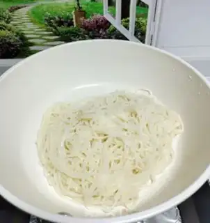 Make Onion noodles step 3