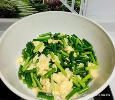 Make Eggs and garlic step 4