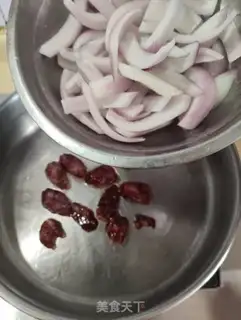 Make Onion fried sausage step 3