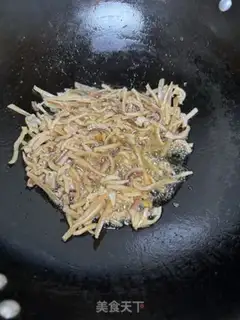 Make White radish dry squid rice step 4