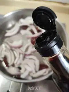 Make Onion fried sausage step 4