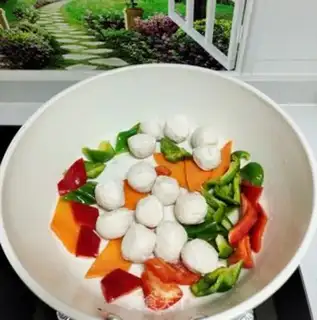 Make Chickenballs with red pepper step 3