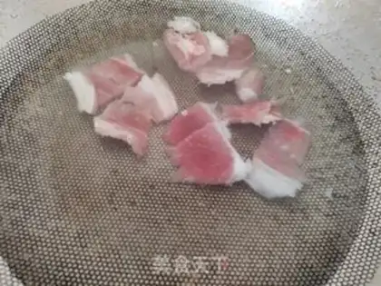 Make Fried pepper eggs step 1