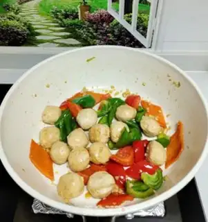 Make Chickenballs with red pepper step 5