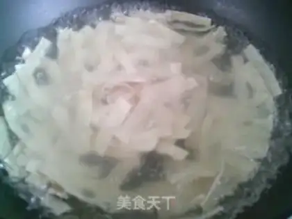 Make Squeeze the pickles and make the leaves step 4