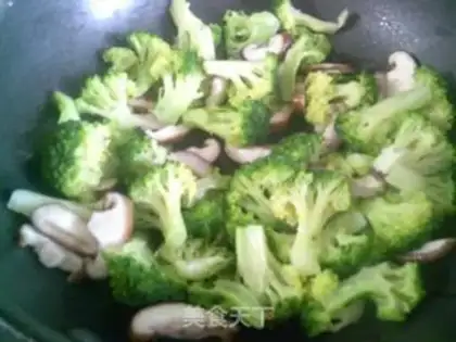 Make Fry mushrooms and broccoli step 6