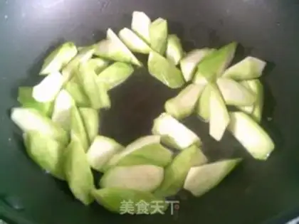 Make Squeeze the pickles and make the leaves step 5