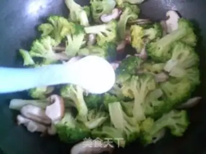 Make Fry mushrooms and broccoli step 7