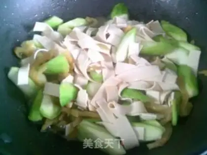 Make Squeeze the pickles and make the leaves step 7