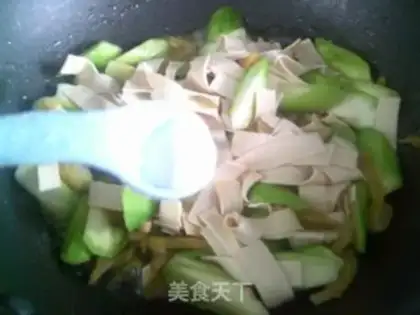 Make Squeeze the pickles and make the leaves step 8
