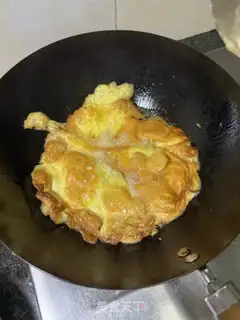 Make Tomato eggs and shrimp step 3