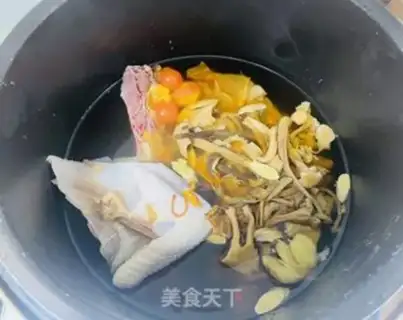 Make Chicken soup with mushrooms step 2