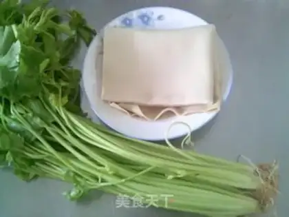 Make The celery makes the leaves step 0