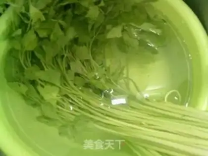 Make The celery makes the leaves step 2