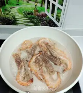 Make A white burning shrimp-skinned shrimp step 2