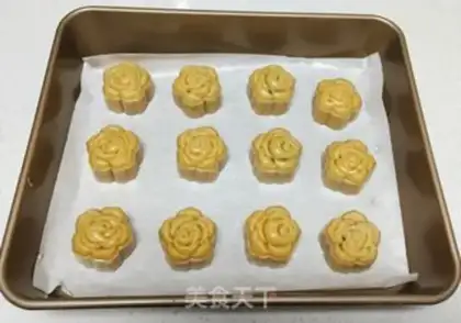 Make Mid-Autumn Bean Mooncake step 8