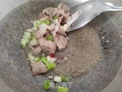 Make Old cucumber fried meat step 3