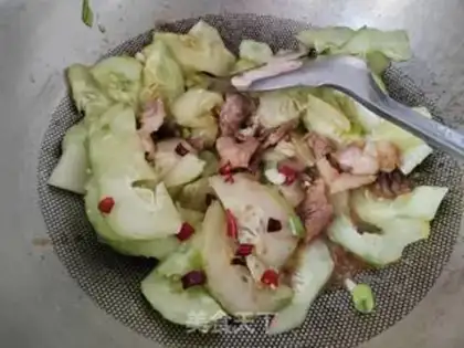 Make Old cucumber fried meat step 5