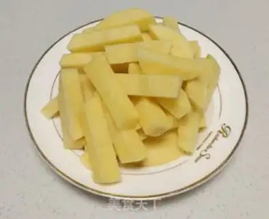 Make Fried potatoes and garlic step 0