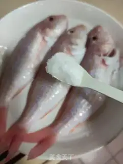 Make Garlic steamed red fish step 1