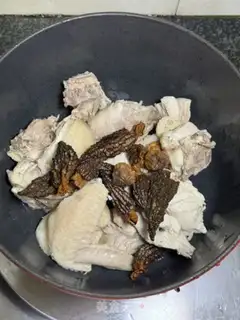 Make Feastless chicken soup from the sheep