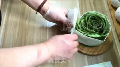 Make Tea rose rolls step 22
