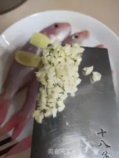 Make Garlic steamed red fish step 4