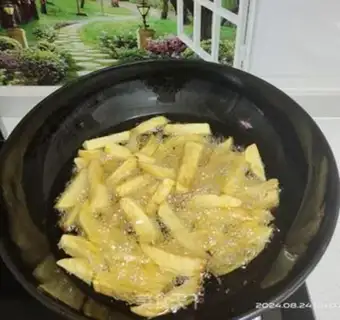 Make Fried potatoes and garlic step 3