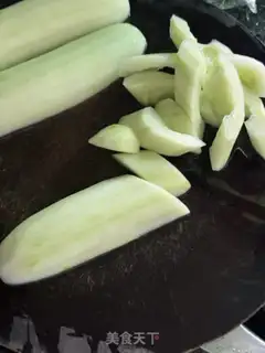 Make cucumber-dry squid soup step 0