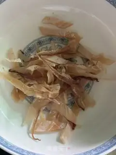 Make cucumber-dry squid soup step 1