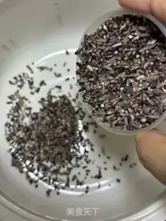 Make Black rice stewed fish glue step 0
