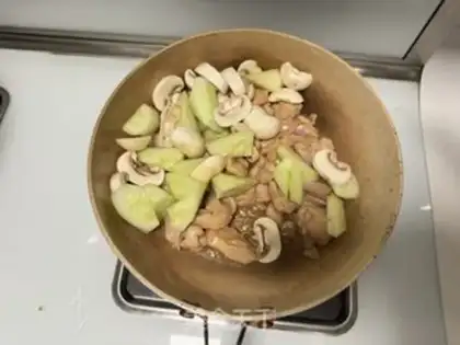 Make Fungus roller cucumber egg step 5