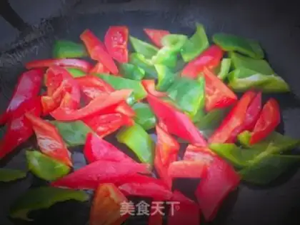 Make Eggs and red pepper step 4