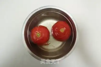 Make Tomato fried eggs step 1