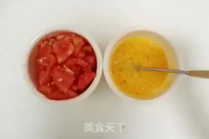 Make Tomato fried eggs step 2