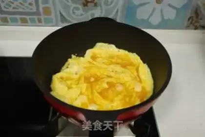 Make Tomato fried eggs step 3