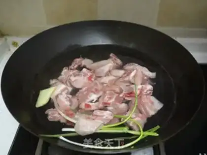 Make Cranberry juice for ribs step 1