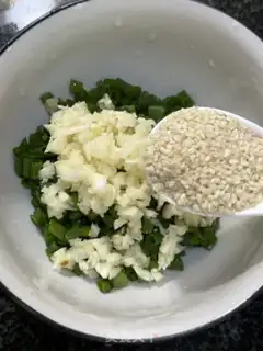 Make Salt onion chicken leg step 4