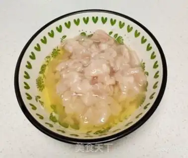Make Creative golden chicken meatballs step 1