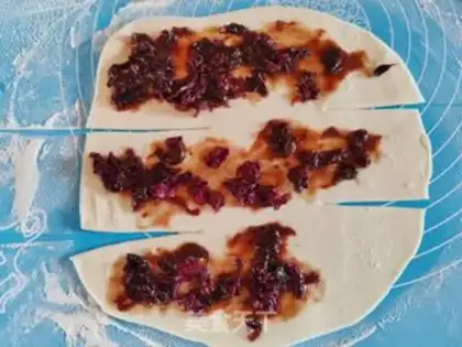 Make Rose sauce, red sugar waffles step 3
