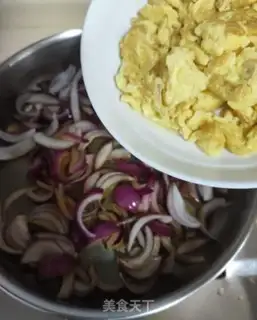 Make Onion fried eggs step 5
