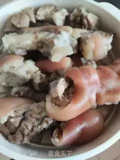 Make Carrot pig hand step 1