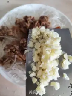 Make A meat sauce taro fan step 4