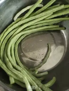 Make Garlic bean step 0