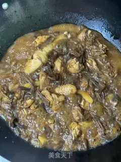 Make Chicken-bone pig-bone stew, sea cucumber step 0